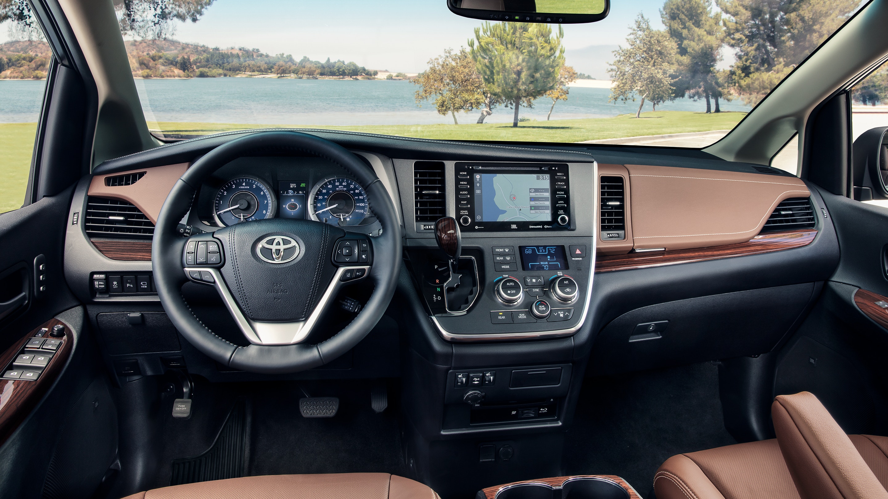 2018 Toyota Sienna Front Interior Picture